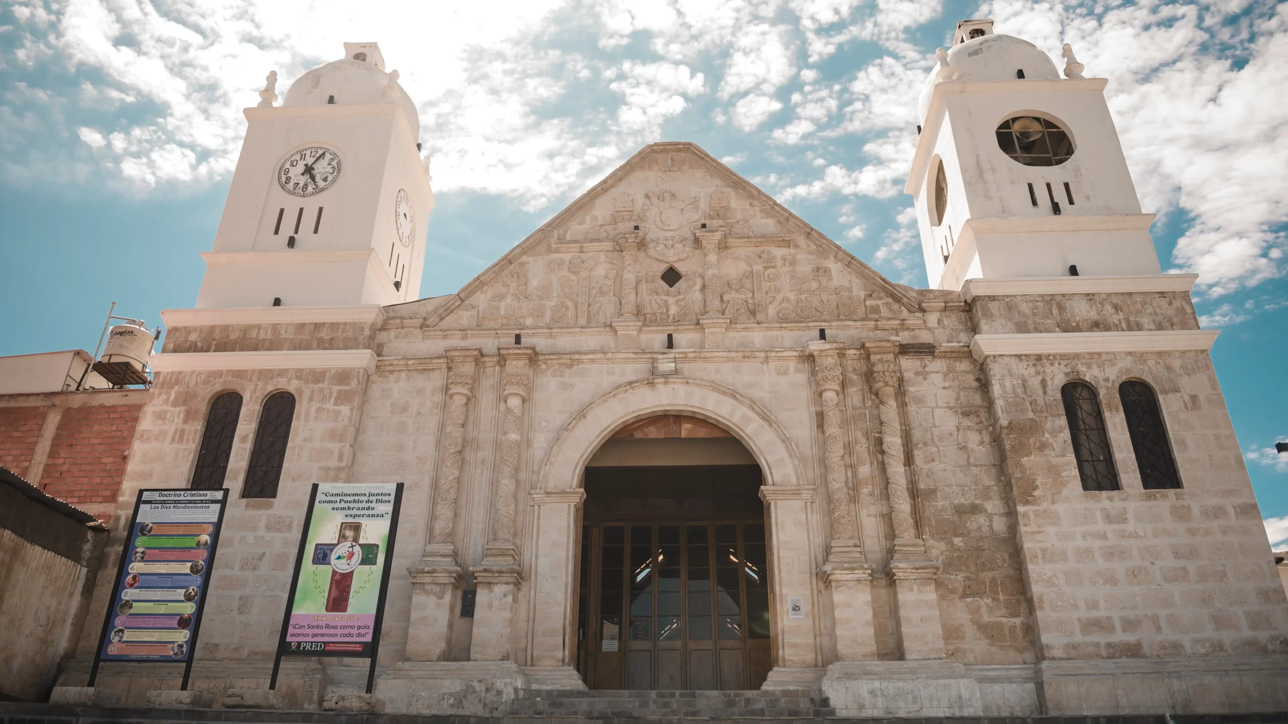 Tarata Iglesia de San Benedicto ukax mä jach’a iglesiawa